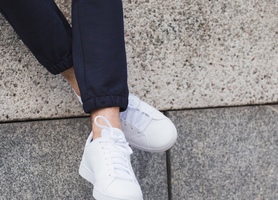 Zapatillas blancas: un básico que no puede faltar